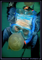 My wife in the Jelly Fish Lake of Palau... Que du bonheur... by Michel Lonfat 